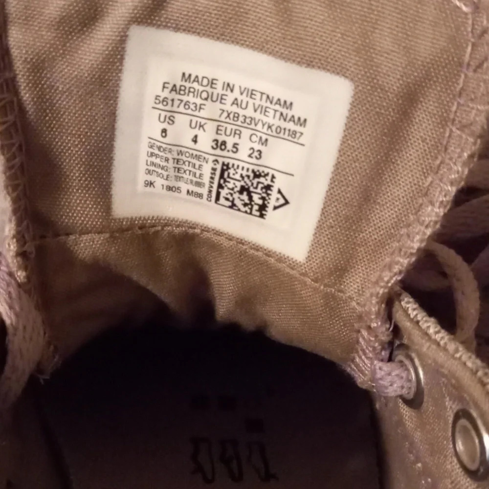 Converse - Picture 2 of 4